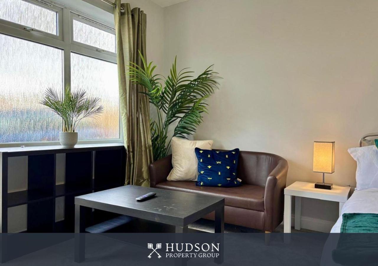 Donnington Apartments - Studio 1 Telford Eksteriør billede